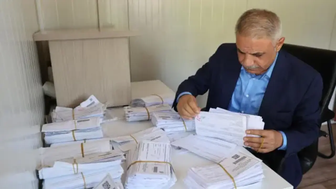 Türkiye'nin en büyük mahallesinin muhtarı: 'Günde 15 boşanma tebligatı geliyor'