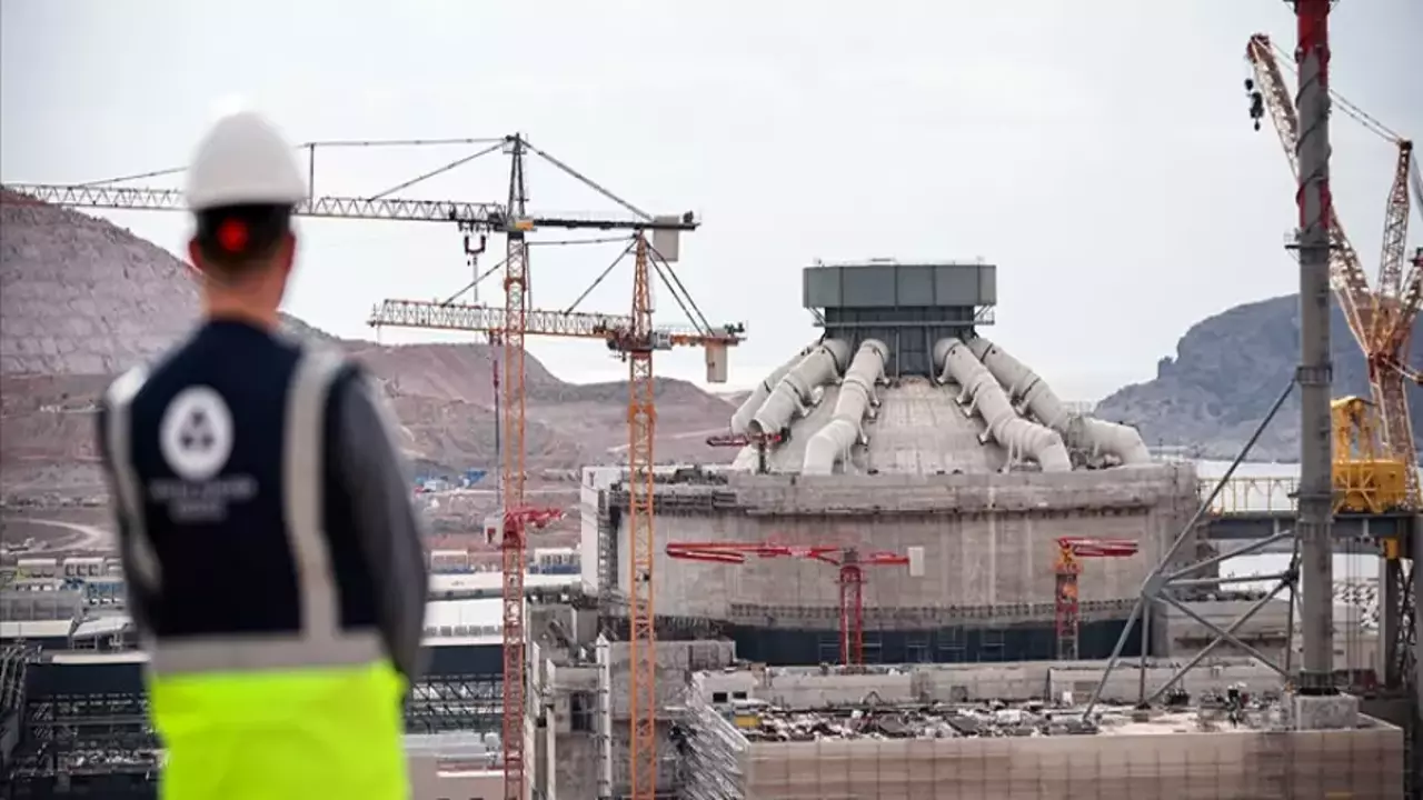 Türkiye’nin enerji üssünde kritik eşik! 141 tonluk dev yapı yerine yerleştirildi