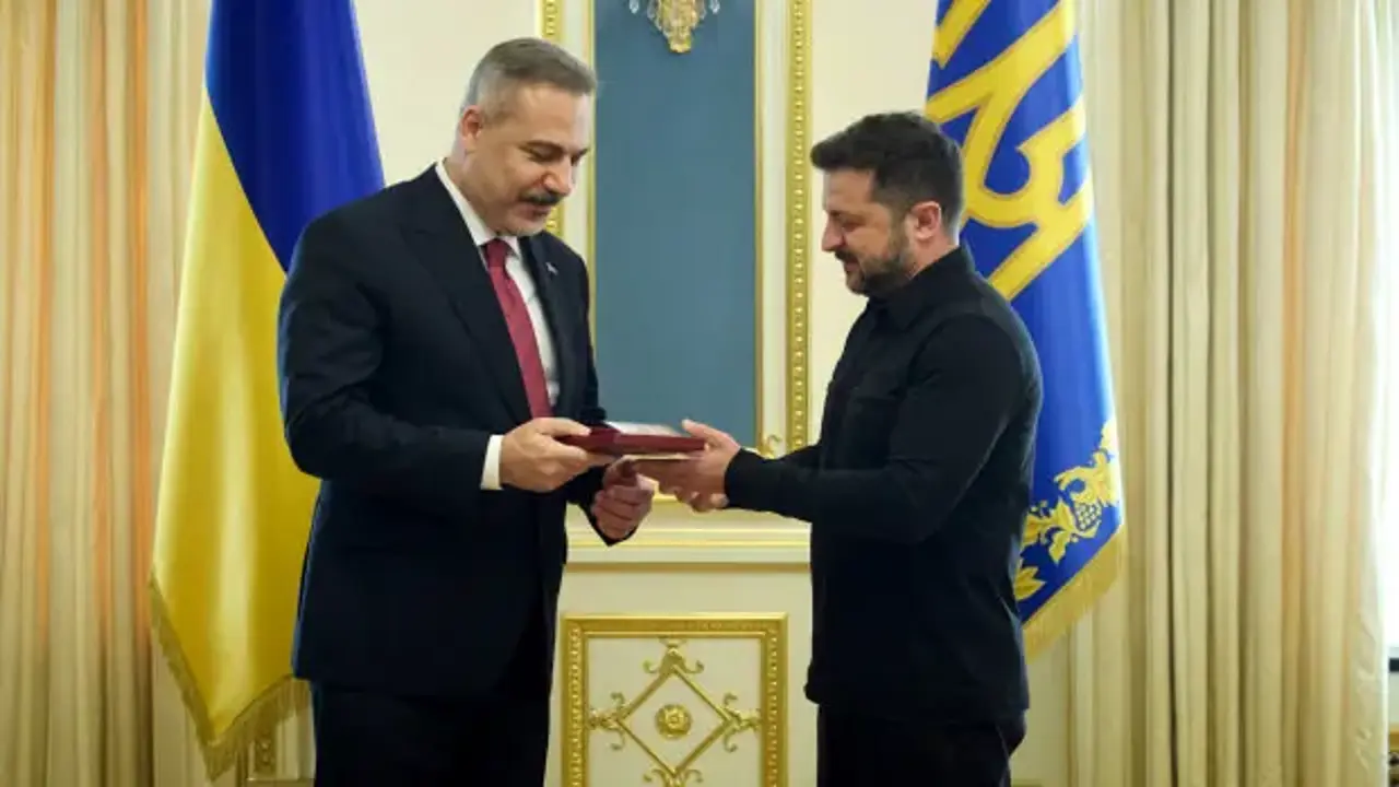 Ukrayna'dan Türkiye'ye 'olağanüstü' ödül! Zelenskiy, Bakan Fidan'a tevcih etti
