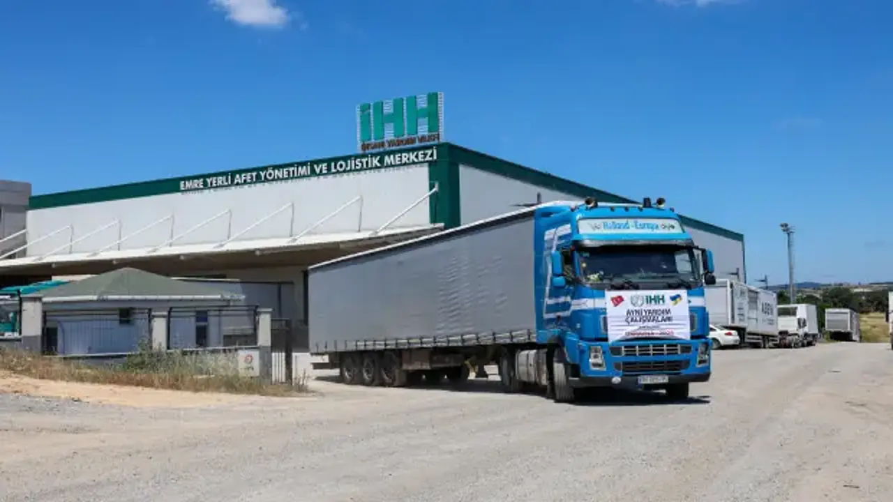 Ukrayna’ya 4 tır insani yardım malzemesi gönderildi