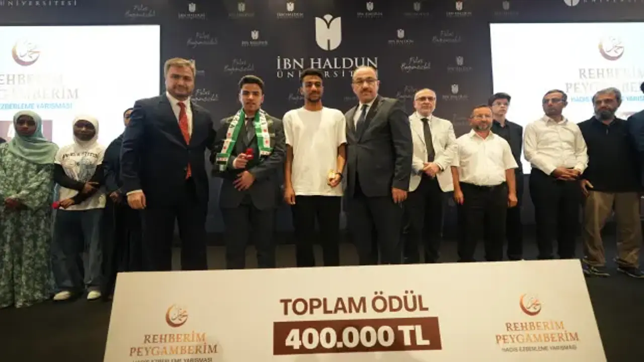 Uluslararası öğrenciler hadis okuyup ödül kazandı