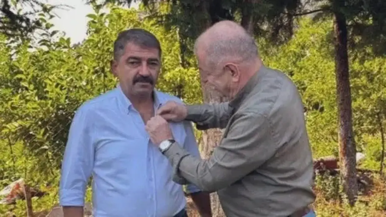 Ümit Özdağ’ın rozet oyunu elinde patladı: CHP'li başkandan yalanlama