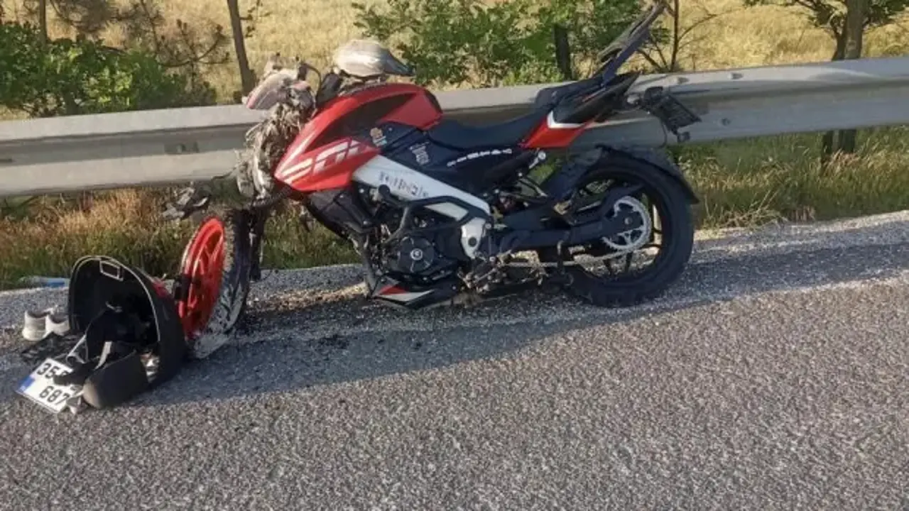 Uşak’ta motosiklet kamyona arkadan çarptı: 1 ölü