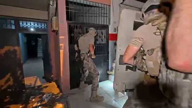 Uyuşturucu satıcılarına yönelik 69 ildeki operasyonlarda 423 şüpheli tutuklandı