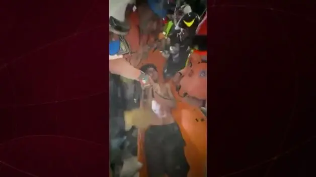 Venezuela'daki depremde 106 saat sonra mucize kurtuluş