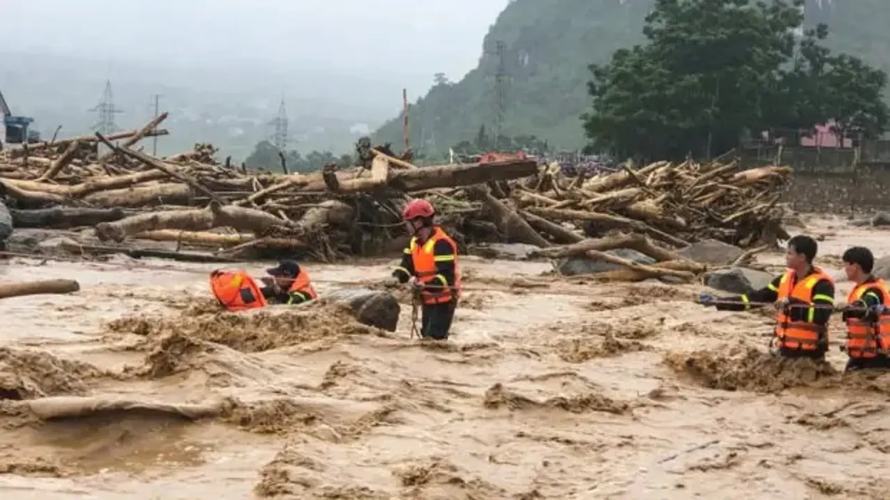 Vietnam'da sel felaketi: 4 ölü, 7 yaralı, 4 kayıp