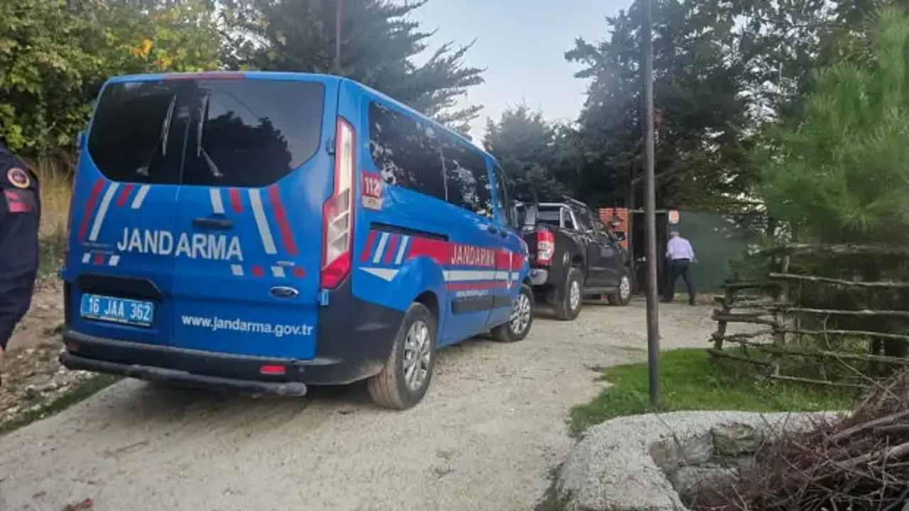 Villa bahçesindeki 500 bin liralık güneş panellerini çaldılar