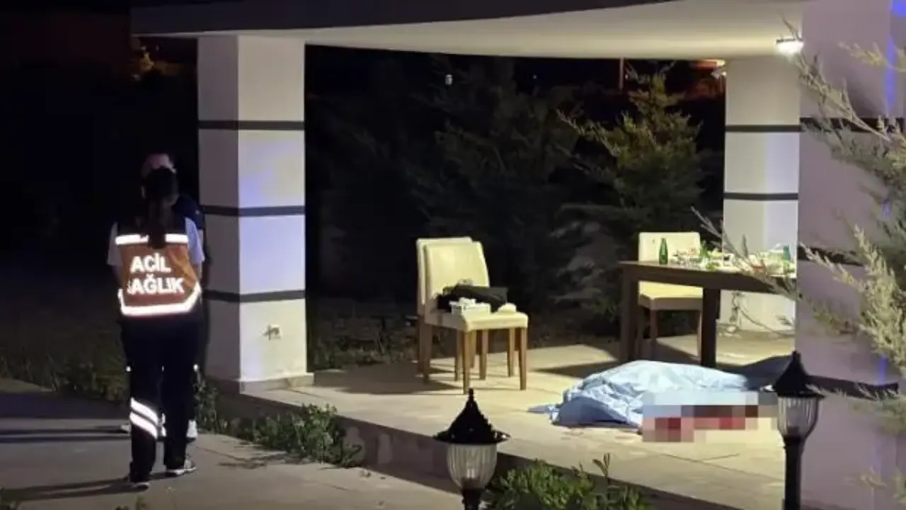 Villa bahçesindeki içki masasında cinayet