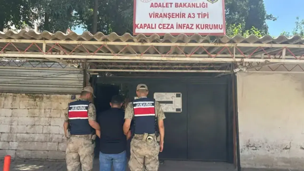 Yağma suçundan aranan zanlı kıskıvrak yakalandı!