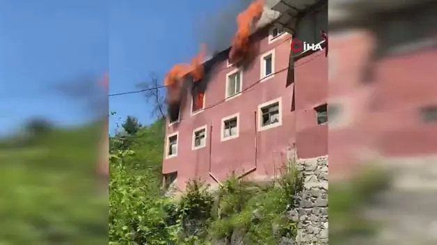 Yangında eşyalar küle döndü, Kur’an-ı Kerim zarar görmedi