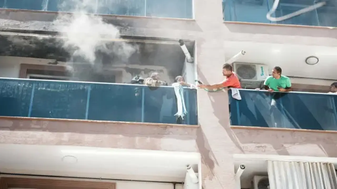 Yangında mahsur kalan 4'ü çocuk, 10 kişi kurtarıldı