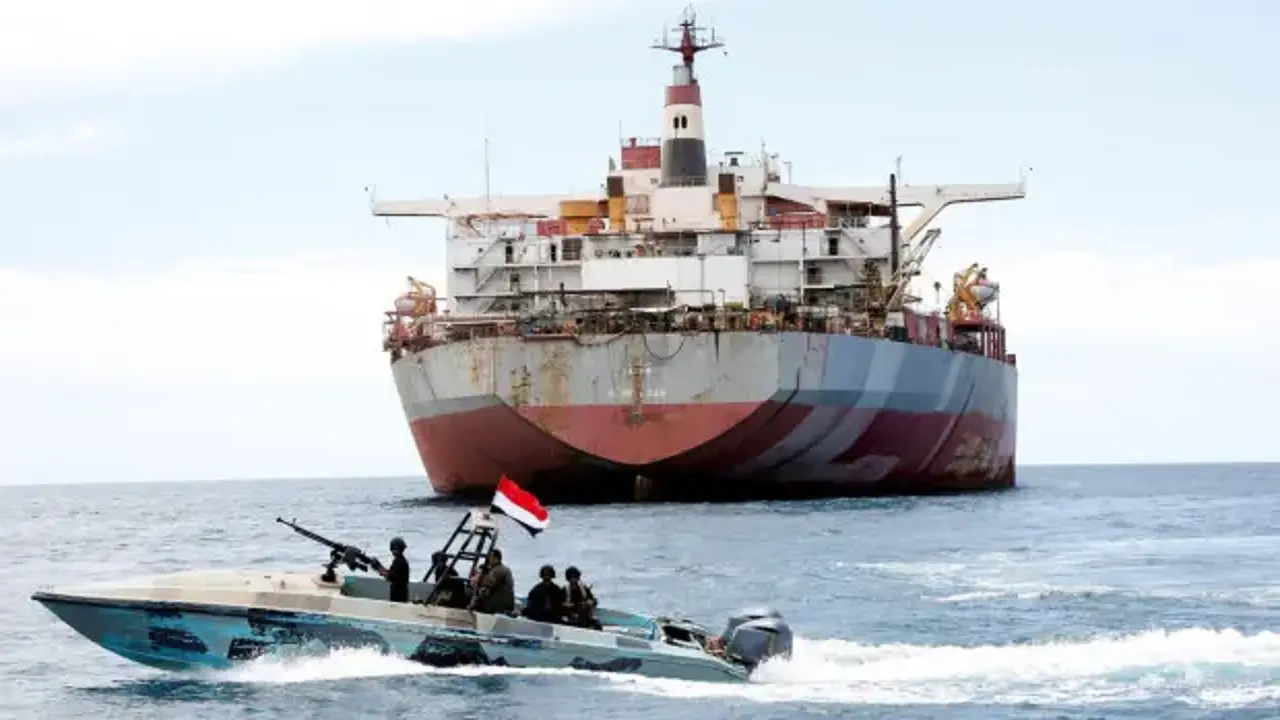 Yemen'de korsanlık: Silahlı kişiler tankere el koydu