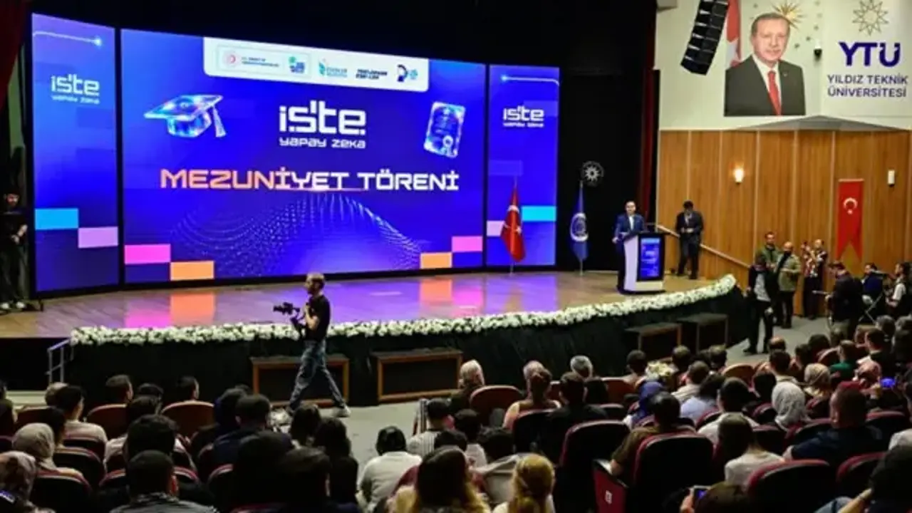 YTÜ'de “İş’te Yapay Zeka” mezuniyet töreni düzenlendi! Bakan Kacır önemli mesajlar verdi