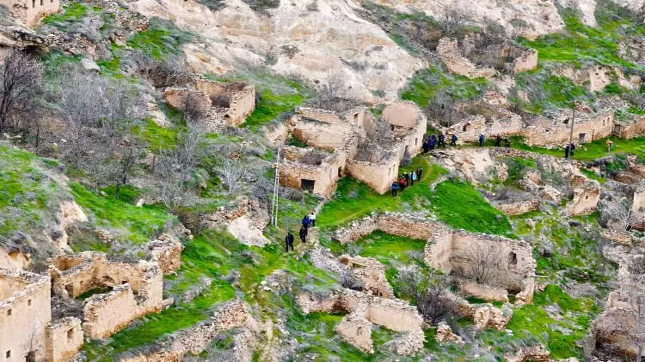 Yüzlerce kilometre uzaktaki 'Eski Mardin': 1993'ten beri kendi haline terk edildi