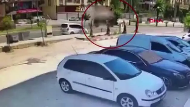 Zırhlı araç takla attı; 2 polis yaralandı