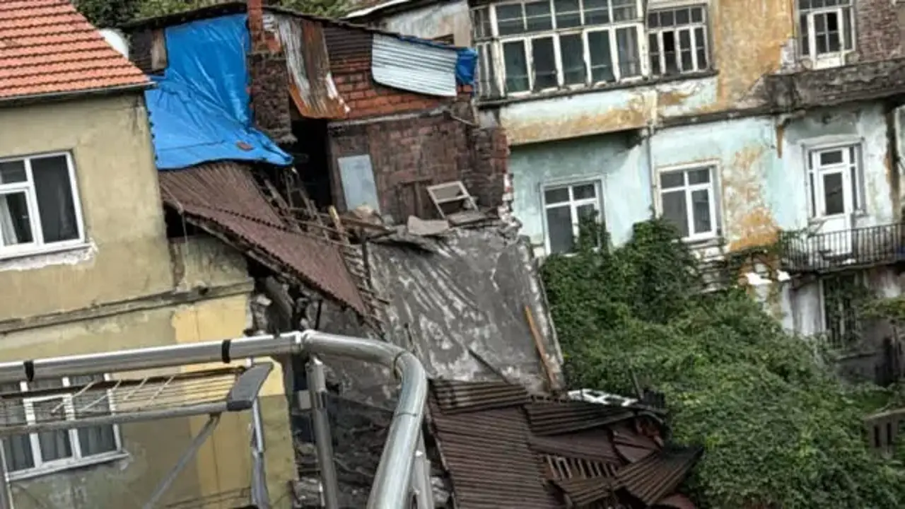 Zonguldak'ta sağanak: Dün bir duvarı yıkılan ev bugün tamamen çöktü