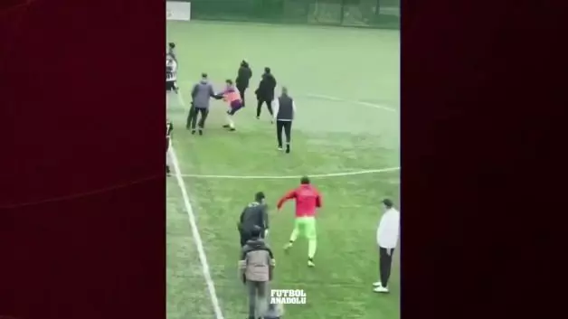 TFF 3. Lig'de küme düşme acısı sahaya tekme tokat olarak yansıdı! Çayeli'nde olaylı gece